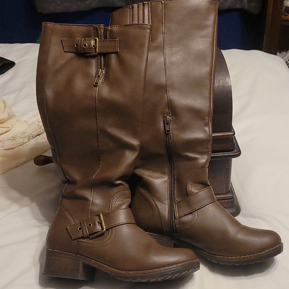 Womens brown leather knee high boots w/heel & zips